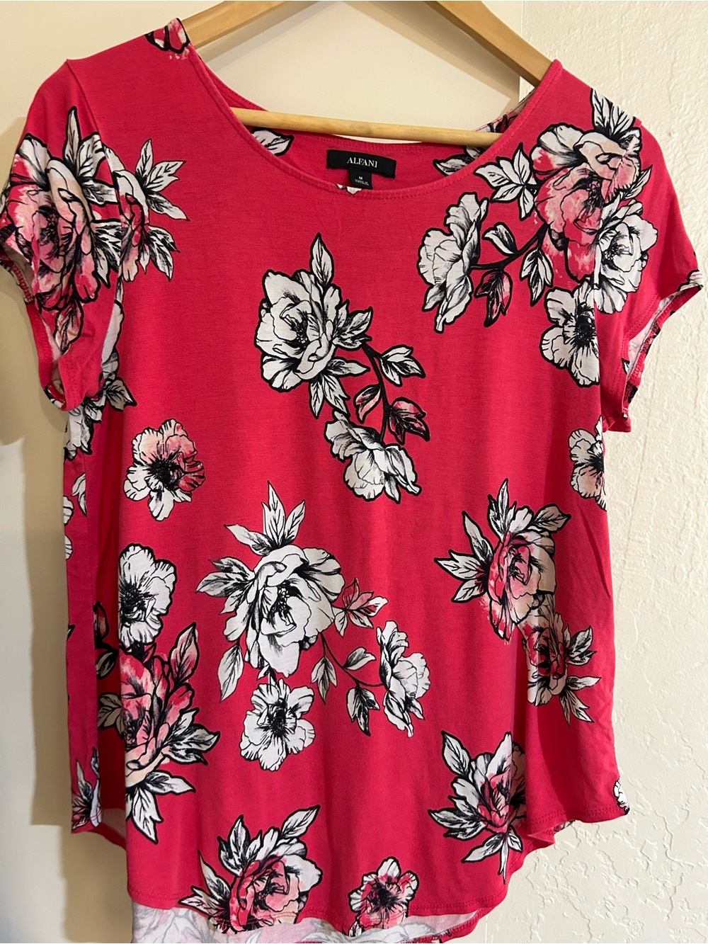 💚5 for $25💚 Alfani Hot Pink Floral Short Sleeve Tee